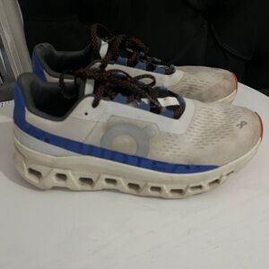 Men’s Oncloud CloudMonster running shoes size 10.5